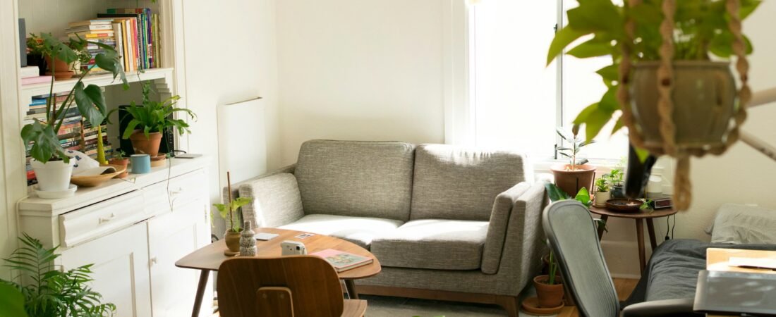 Studio Apartment Decor: Maximize Space & Style